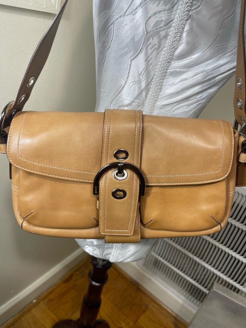 Coach Signature Sufflette leather handbag soho 9434
Beige, Leather